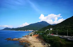 Luxury Yacht Viewing Of The Maritime Palace