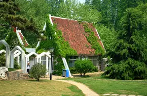 Hundred Flowers Garden