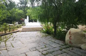 Drippling Jade Pavilion