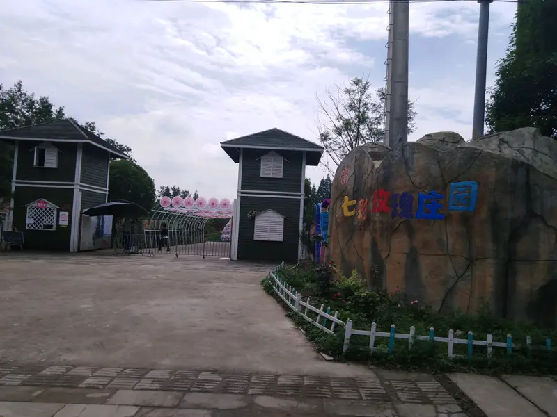 Colorful Rose Manor