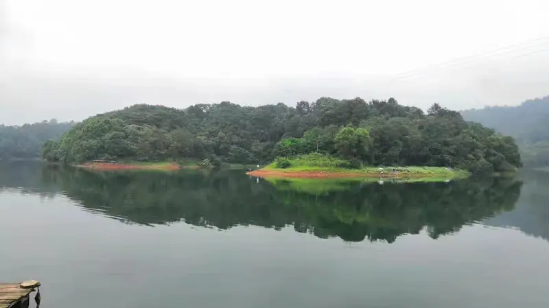 White Pagoda Lake