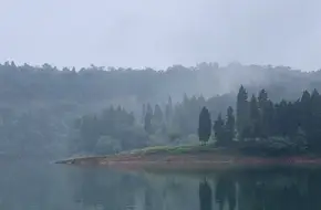 White Pagoda Lake