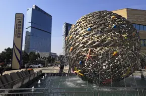 Dry Fountain Square