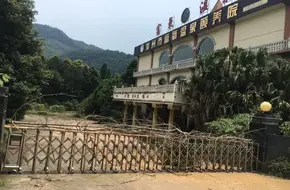 Oxygen-Rich Hot Spring