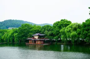 Su Causeway In Spring Dawn
