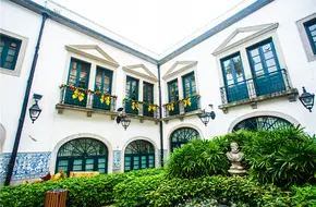 Leal Senado Building