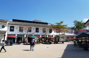 Ngong Ping Piazza