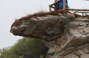 Po Feng Ling Eagle'S Beak Rock